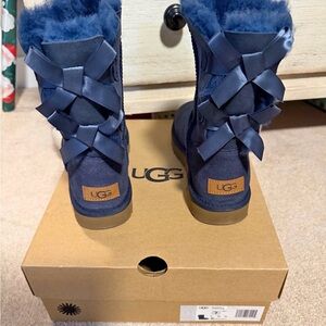 UGG Bailey bow NEW Sheepskin Boots with Back Bow Detail